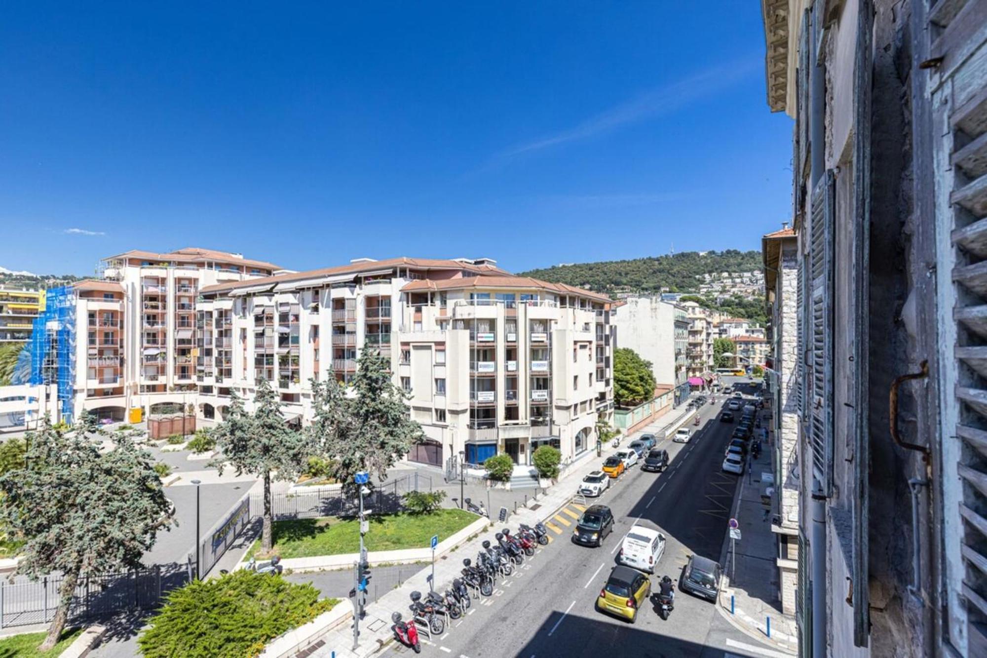 Bavastro - The Port - New 2 * Nice